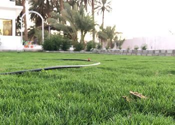 مزرعة بجلسة خارجية وألعاب أطفال 