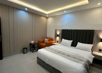 استديو بسرير ماستر وأثاث مريح 