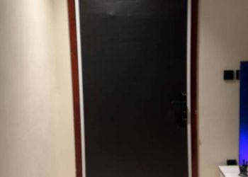 استديو بسرير ماستر وجلسة مريحة 