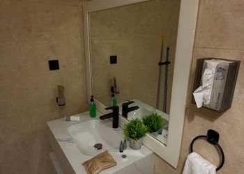 استديو بسرير ماستر وجلسة جانبية 