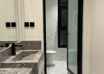 استديو بسرير مريح وتصميم هادئ 
