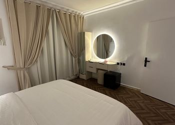 استديو بجاكوزي ودخول ذاتي