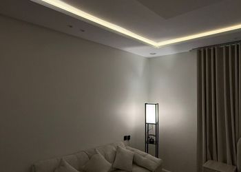 استديو بسرير ماستر وجلسة جانبية