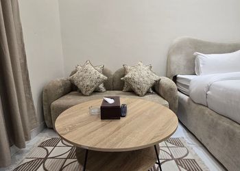استديو بسرير ماستر وجلسة جانبية