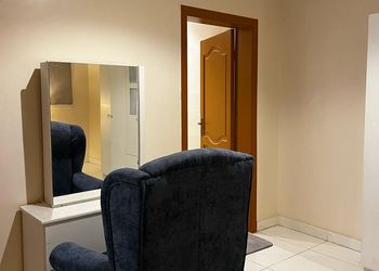شاليه بمسطح اخضر ومسبح 