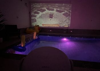 شاليه بمسبح داخلي ومجالس انيقة