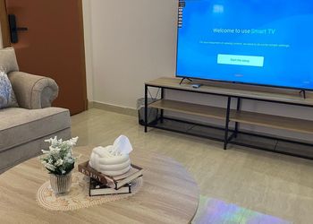 شقة بغرفة معيشة وغرفة نوم 