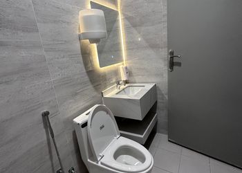 شاليه بتصميم أنيق ومسبح خارجي