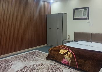 استديو بسرير ماستر وجلسة جانبية 