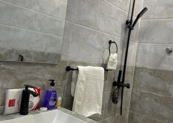 شقة بغرفة معيشة وغرفة نوم 