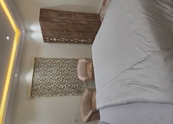 استديو بأثاث مريح وبسيط 