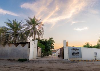 مزرعة بمناظر خلابة وجلسة خارجية 