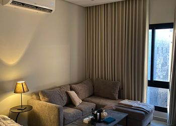 استديو بسرير ماستر وجلسة جانبية 