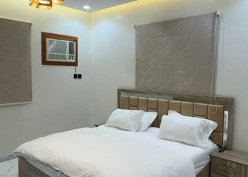 استديو بسرير ماستر وأثاث مريح 