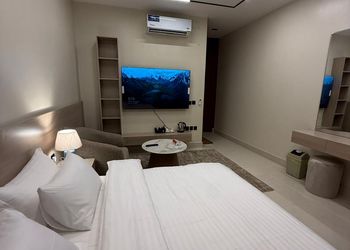 استديو بأثاث مريح وبسيط 