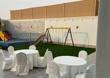 إستراحة بمسبح وملعب كرة طائرة