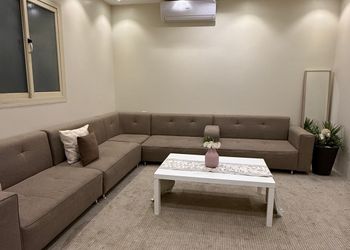 شاليه بمسطح اخضر وجلسة خارجية 