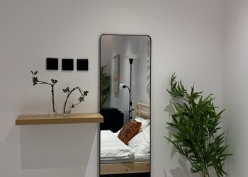 استديو بتصميم هادئ وسرير مريح 
