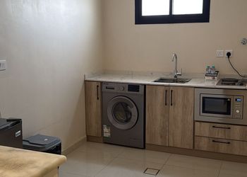 شقة بغرفة معيشة وغرفتين نوم 
