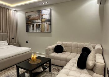 استديو بسرير ماستر وجلسة جانبية 