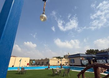 منتجع بمسبح