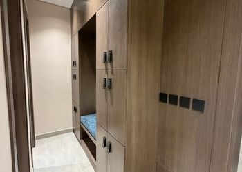 شقة بغرفة معيشة وغرفتين نوم 