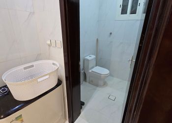 شقة بغرفة جلوس وغرفتين نوم 