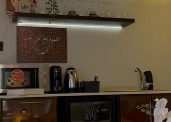 شقة بصالة أنيقة ودخول ذاتي