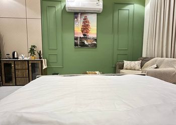 استديو بأثاث مريح وبسيط