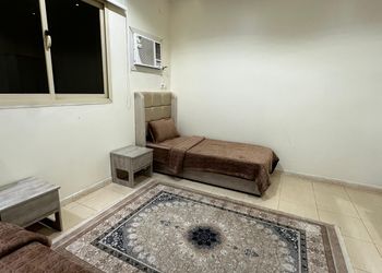 شقة بغرفتين نوم وغرفة جلوس 