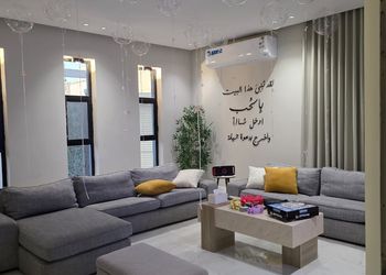 شاليه بمسبحين وصالة 