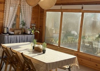 شاليه عائلي بمسطح اخضر