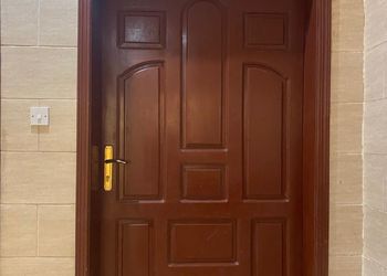 شقة بغرفتين نوم وأثاث مريح