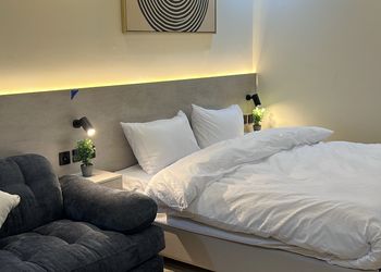 استديو بسرير ماستر ودخول ذاتي