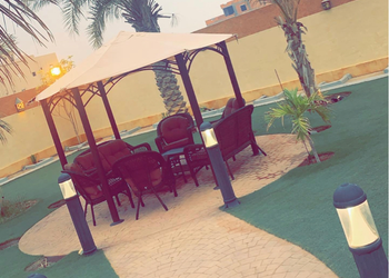 استراحه بمسبح خارجي بحاجز والعاب اطفال