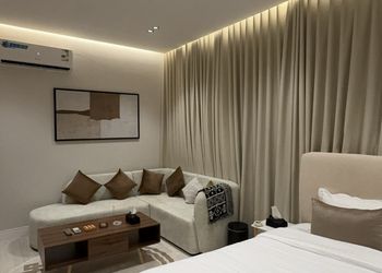 استديو بأثاث مريح وبسيط 