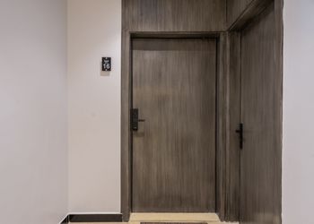 استديو بسرير ماستر وجلسة جانبية