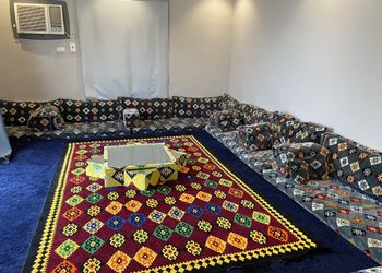 شاليه بمسطح اخضر وجلسة خارجية 