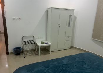شقة بغرفة جلوس وغرفتين نوم 