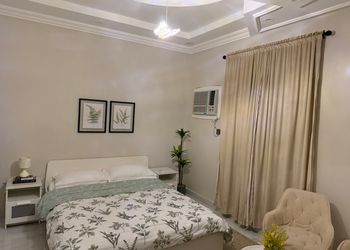 استديو بسرير ماستر وأثاث مريح 