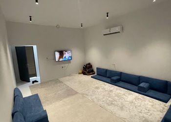 شالية بمجلس مطل على المسبح 