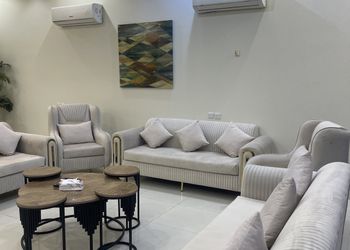 شاليه بجلسة خارجية ومسبح خارجي