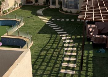 شاليه بألعاب مائية ومسطح اخضر