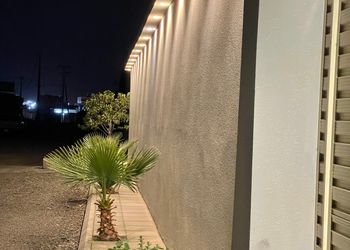 شاليه بجلسة خارجية وألعاب مائية 