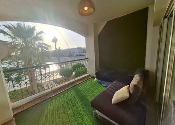 شاليه بجلسة خارجية وأجواء ممتعة 