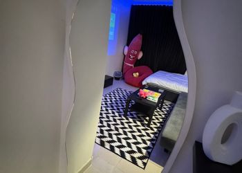 استديو بسرير ماستر وجلسة جانبية