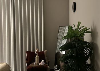 استديو بأثاث مريح وبسيط 