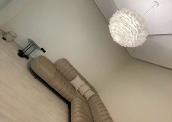 شقة بغرفة معيشة وغرفتين نوم 