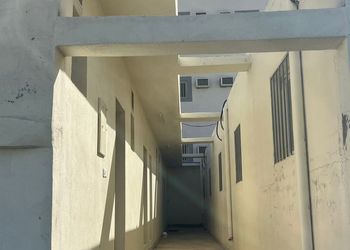 استديو بسريرين مفردة و أثاث مريح