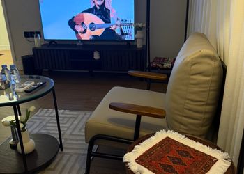 استديو بسرير ماستر وجلسة جانبية 